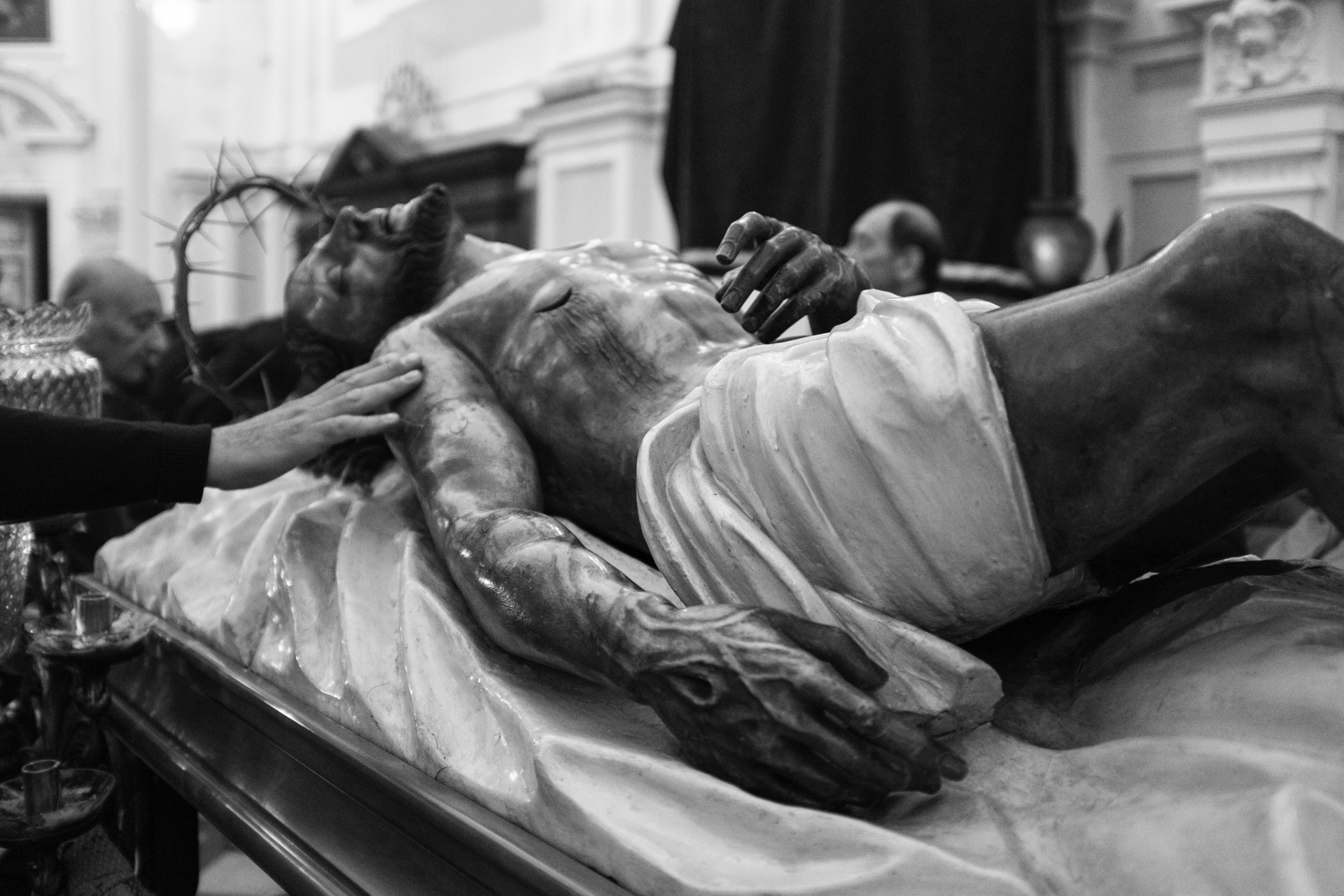 La Passione di Sorrento, / La Settimana Santa della penisola sorrentina &egrave; particolarmente vivace ed &egrave; scandita da spettacolari rappresentazioni della Passione di Cristo e suggestive processioni di confraternite